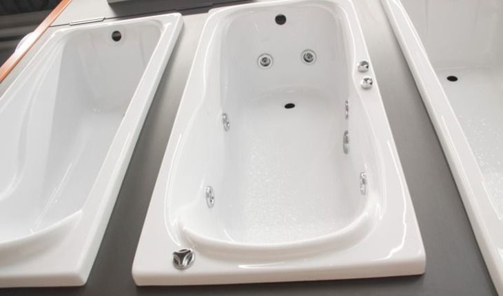 Что сделать с ванной, чтобы больше не удалять засоры: рекомендации сантехников