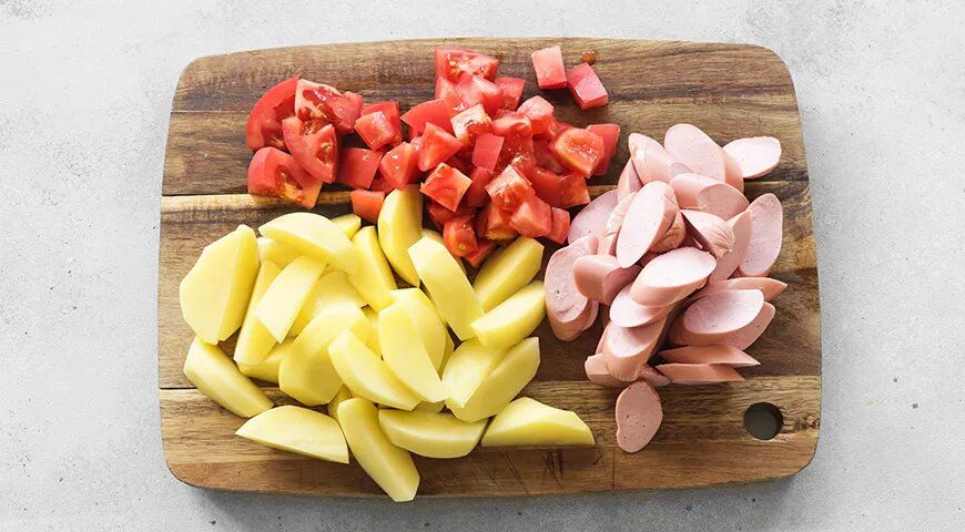 Картошка с сосисками в духовке: быстро и вкусно для всей семьи