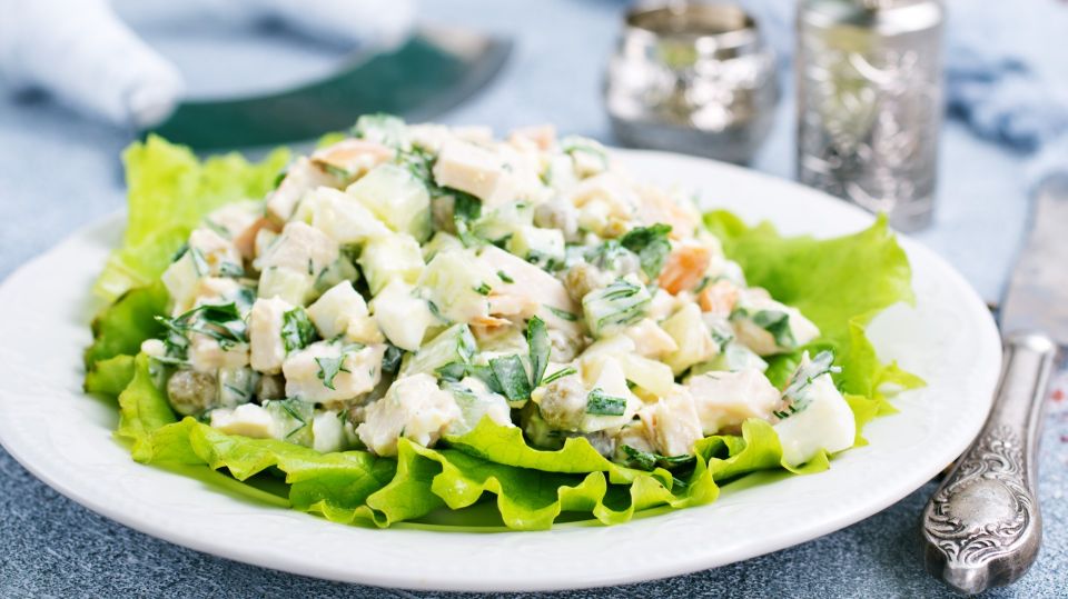 Сварите овощи для оливье за 10 минут: этот способ повара держат в секрете