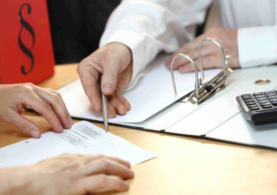 Поручительство по кредиту: риски и обязательства