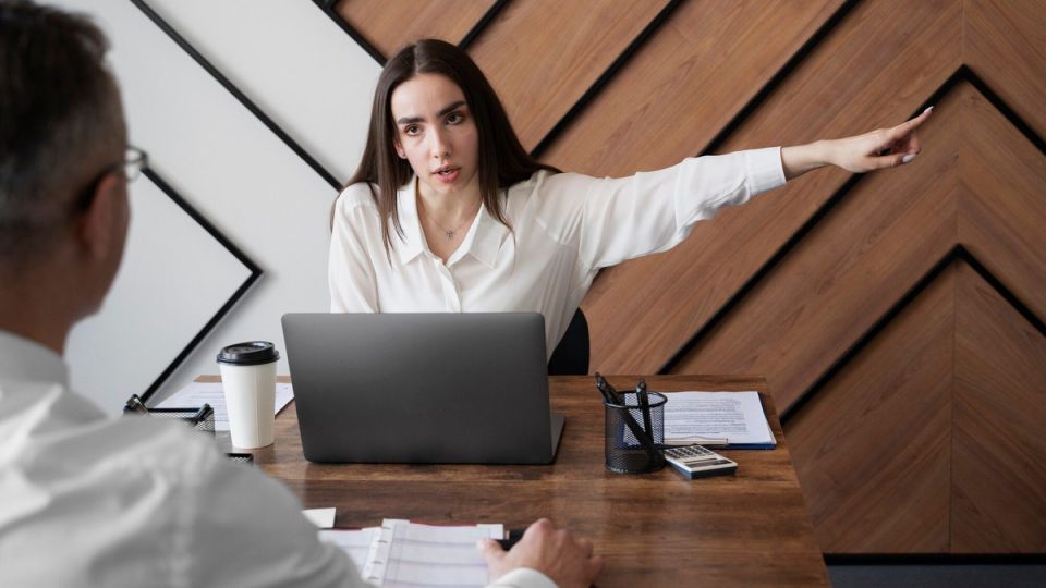 Обеденный перерыв не спасет: новый взгляд на прогул по решению суда 2025 года