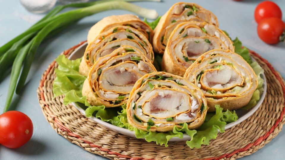Близкие не оставят от блюда даже крошки: побалуйте их вкусным рулетом из лаваша