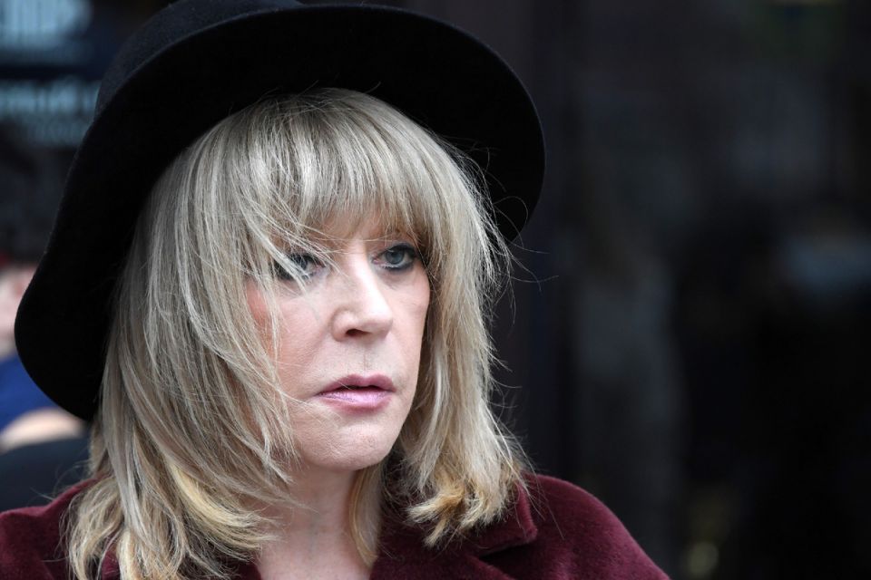 Алла Пугачёва: от музыкальной иконки до загадочной провидицы