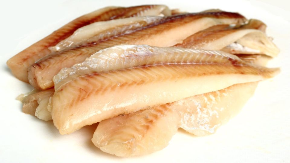 Как быстро и легко отделить филе минтая от костей: секреты мастерства