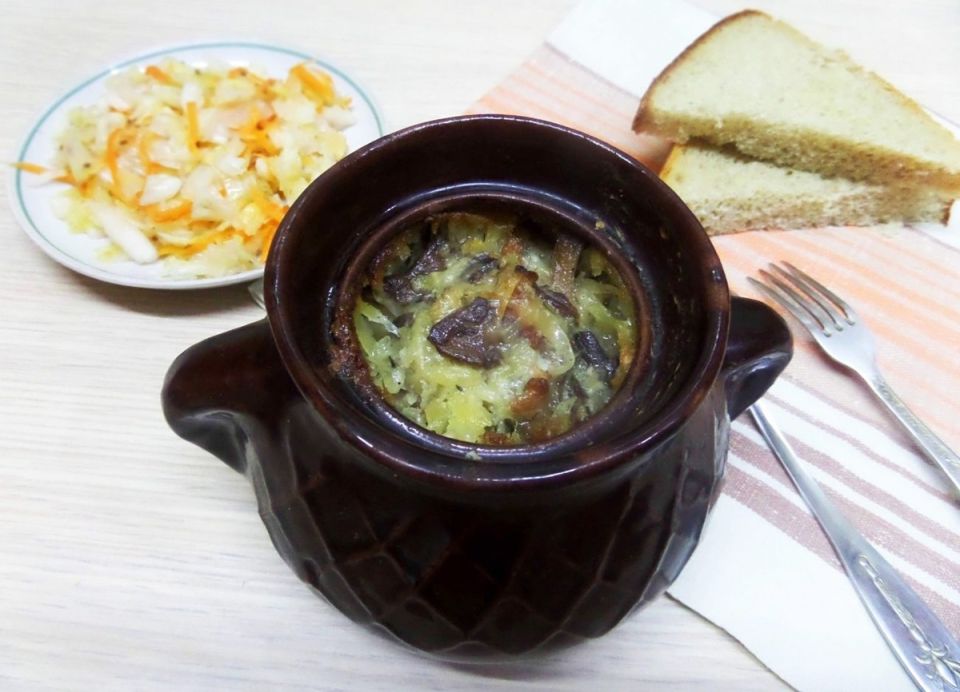 Вкусное и сытное блюдо: жаркое в горшочках с картошкой и свининой