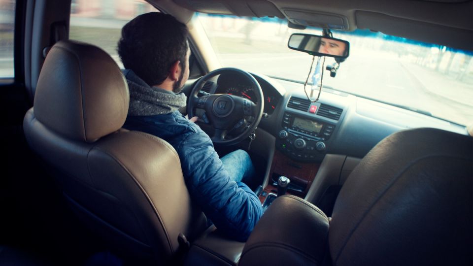 Правила поведения водителя при остановке ГИБДД: что важно знать