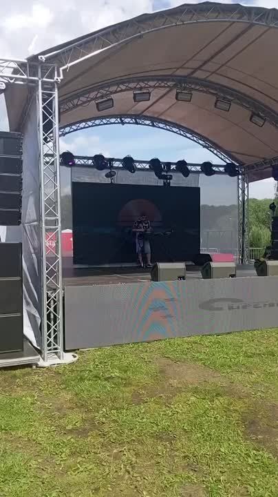 DJ-  .        !     
