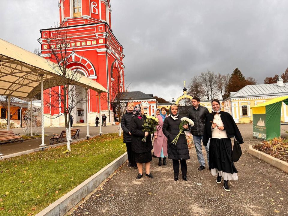 Сегодня в светлый праздник Покрова Пресвятой Богородицы, который является символом заступничества и помощи всем военнослужащим, посетила совместно с Председателем Совета депутатов Козиной Галиной Семёновной и руководителями...