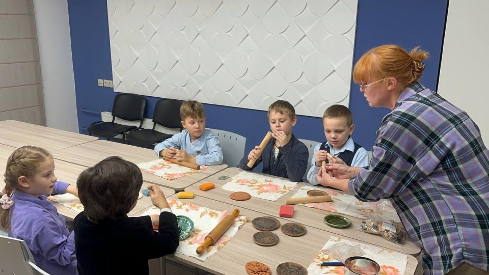 В ГДКиС «Мир» открылись новые кружки по лепке из пластилина и изобразительному искусству