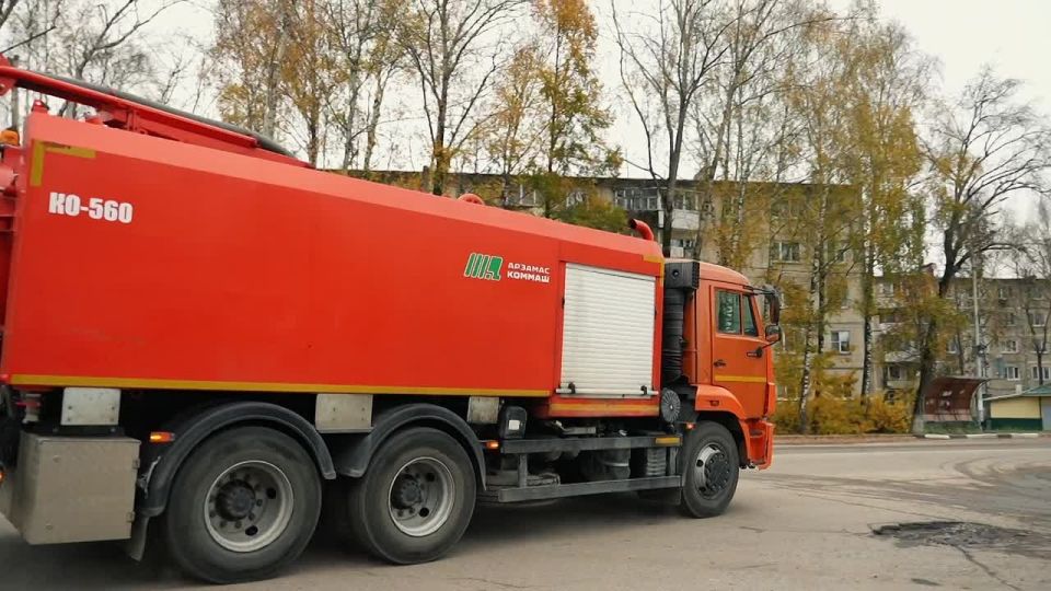 По поручению губернатора Московской области Андрея Юрьевича Воробьёва парк коммунальной техники нашего округа пополнился новой комбинированной машиной КО-560 на базе КАМАЗ