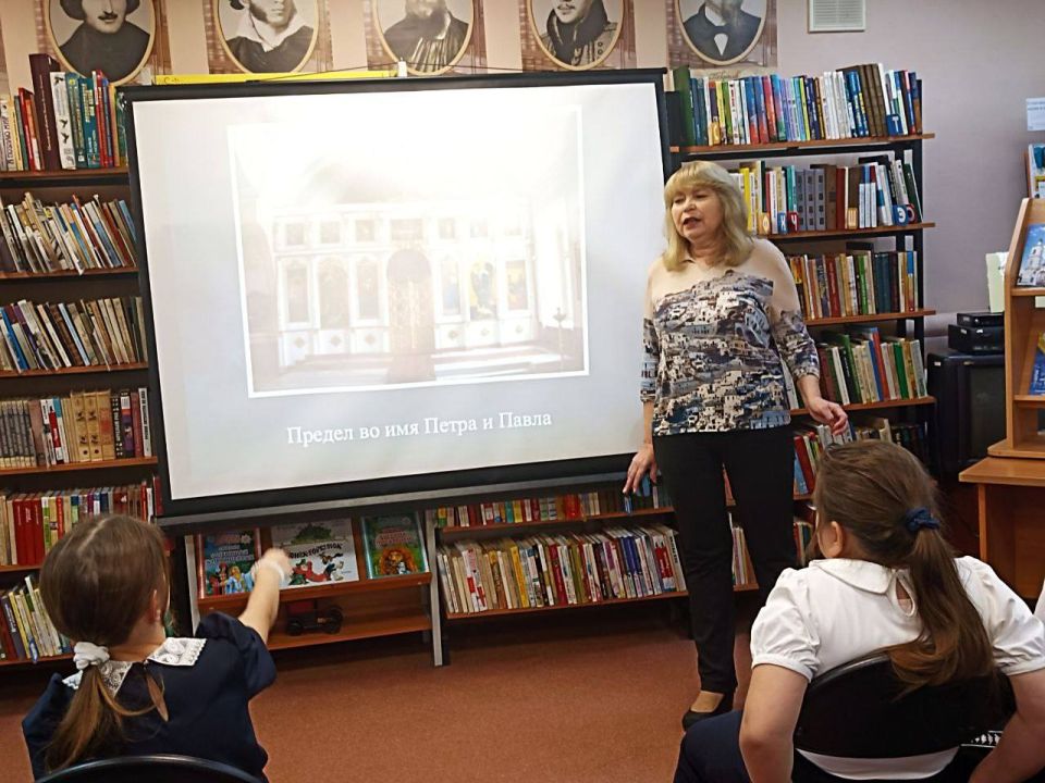 Час православной беседы «Россия в злате куполов» прошел в Молодинской сельской библиотеке 15 октября 2025 года для обучающихся 4г класса МБОУ Любучанской СОШ (здание Молоди) м. о. Чехов
