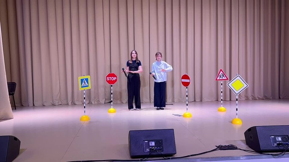 Конкурс «Голос ЮИД»!. Однорогая Дарья и Ливачинская Анастасия блестяще исполнили песню «Пешеходный переход» для конкурса «Голос ЮИД»! Их выступление было полным энергии и эмоций, и мы гордимся их талантом! Давайте поддержим...