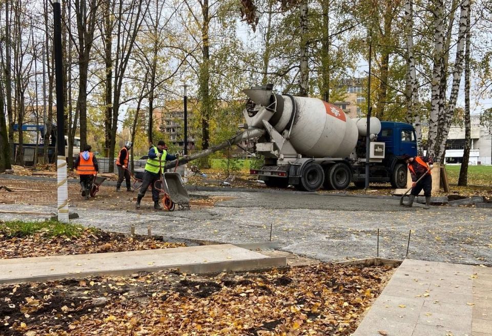 Благоустройство сквера им. дважды Героя Советского Союза Михаила Кузнецова в Пущино приближается к завершению