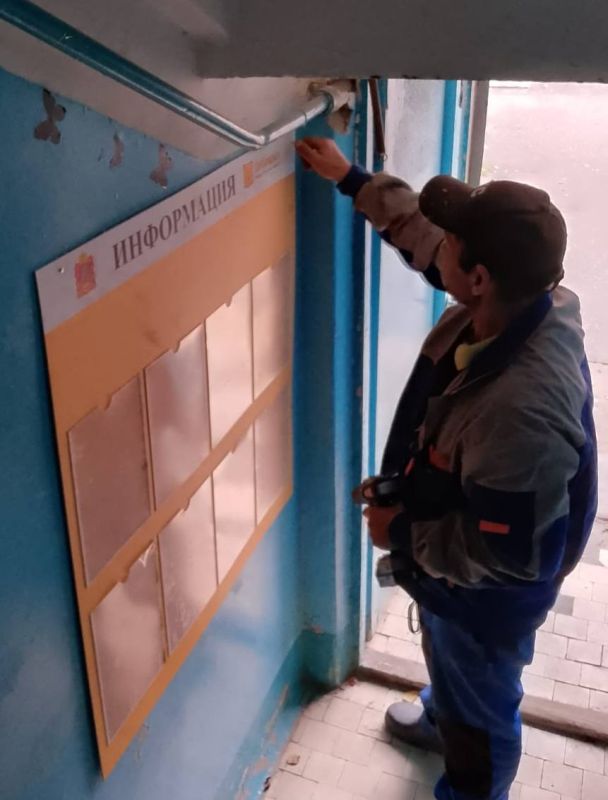 Всегда в курсе событий!. Сегодня наши сотрудники установили новый, информационный стенд