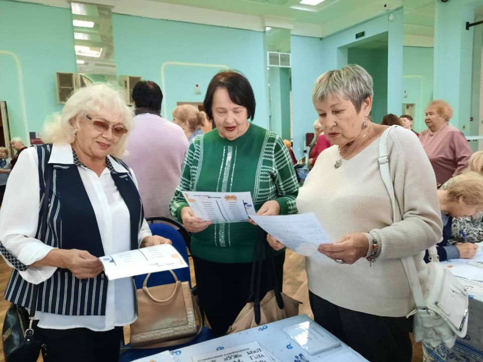 Более 200 участников проекта Губернатора «Активное долголетие» из 12 городских округов приняли участие в творческом фестивале "Поэтический ринг" г.Сергиев Посад. В холле ДК «Октябрь» прошли творческие мастер-классы по...