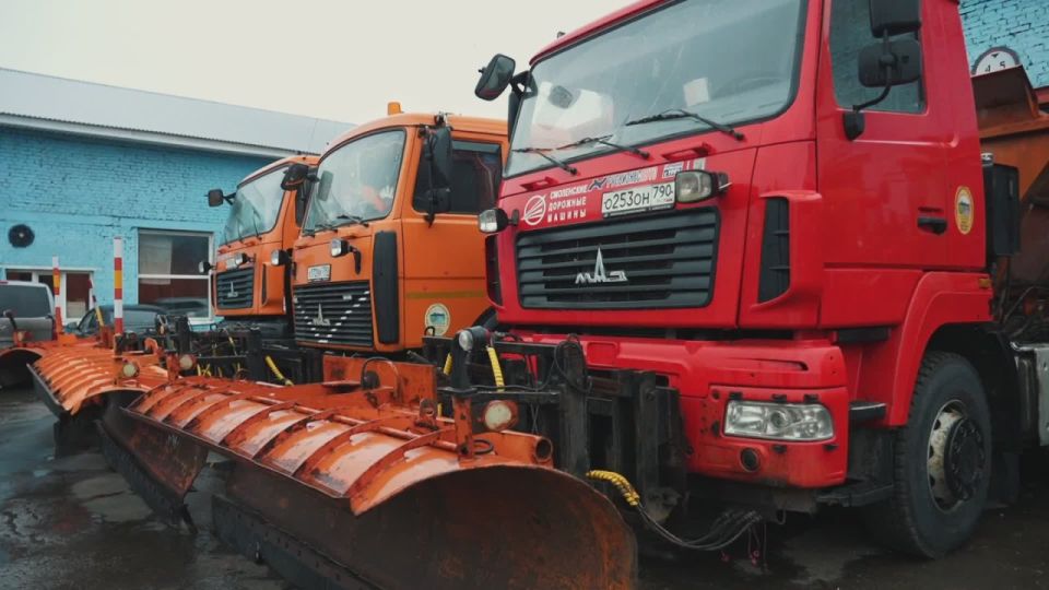 Ранним утром заехала посмотреть готовность коммунальной техники к предстоящему зимнему периоду