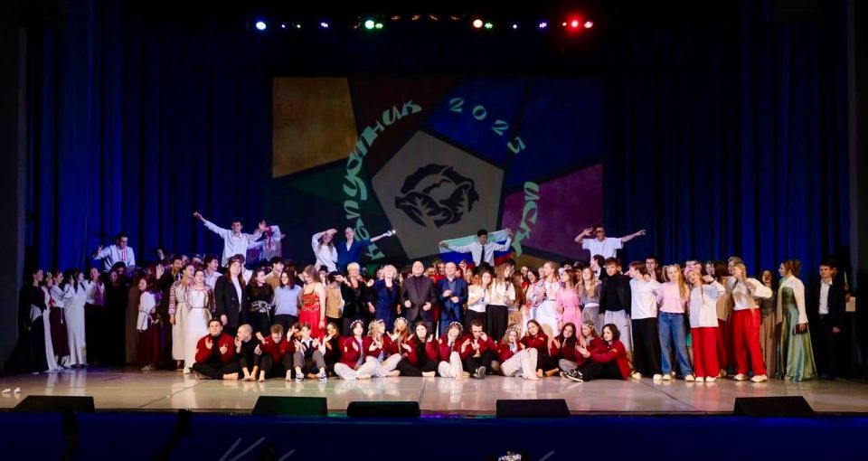 В ДК «Подмосковье» прошёл традиционный капустник, в котором приняли участие студенты первого курса Московского областного филиала Президентской академии