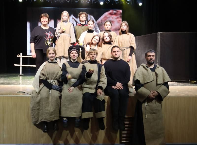 16 октября во Дворце культуры «Юбилейный» состоялся показ спектакля «Колесо»