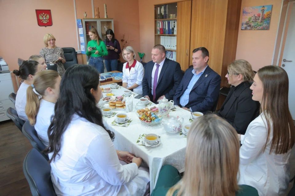 Шесть молодых участковых врачей-терапевтов терапевтов пришли работать в поликлинику №2 Коломенской больницы месяц назад