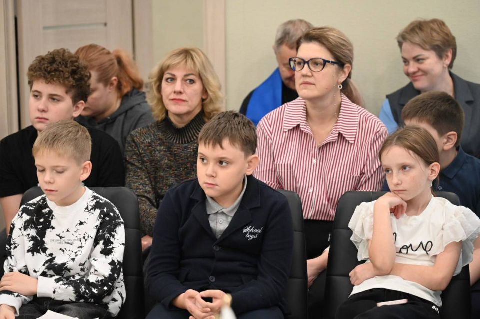 В Едином центре поддержки участников СВО и членов их семей прошёл конкурс чтецов к Дню отца