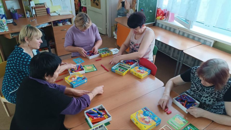 В рамках реализациипроекта «Предшкола: стандарт детского сада» на тематической неделе«Взаимодействие с родителями» в МБОУ СОШ №1 м.о Чехов (дошкольное отделение) была проведена педагогическая гостиная «Играем вместе» с...