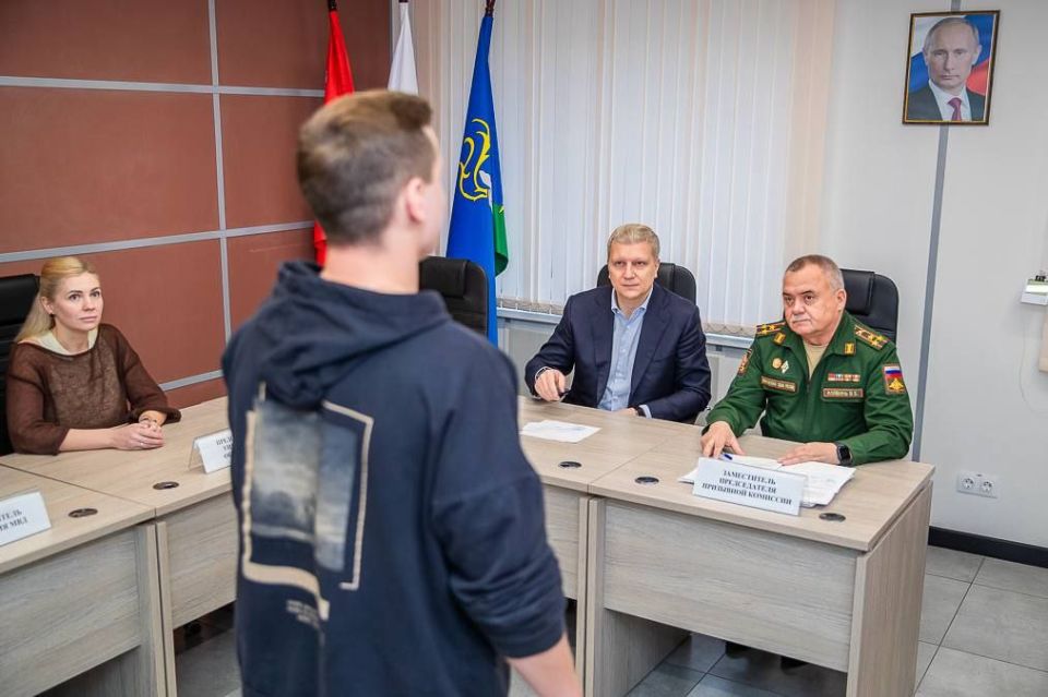 Андрей Иванов: На территории Одинцовского округа продолжается осенний призыв на срочную службу в Вооруженные Силы Российской Федерации – всего в армию отправятся служить около 300 ребят из нашего муниципалитета
