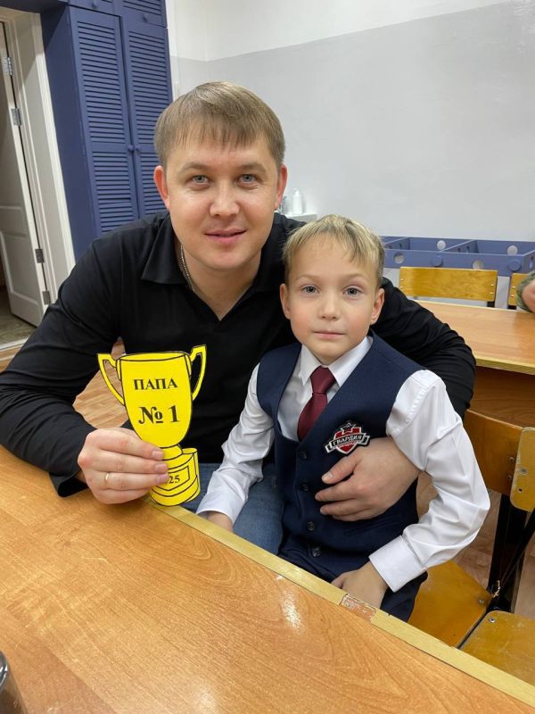 В 1 «А» классе отметили День отца!