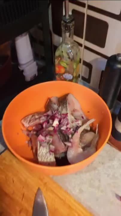 Константин Михальков: Что может быть прекраснее выходных семьёй? Только совместное приготовление вкусного ужина! А пёс Джейсон был нашим главным помощником