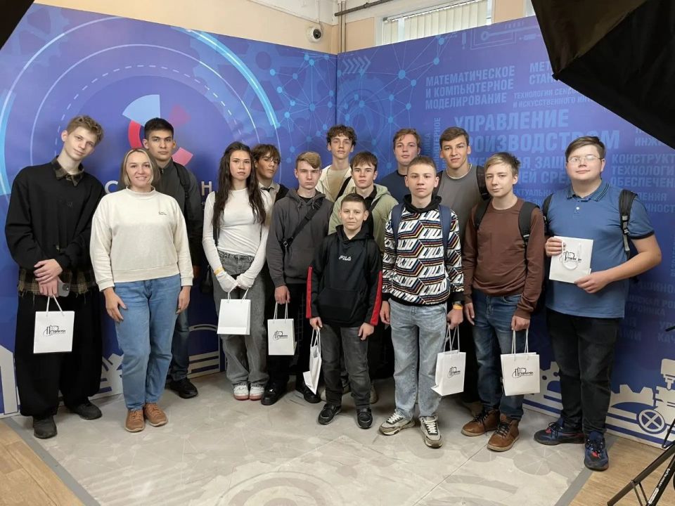 17 октября состоялось открытие фестиваля «Путь инженера», призванное вдохновить учащихся 7-11 классов, стремящихся связать свою жизнь с миром инженерии и современными технологиями