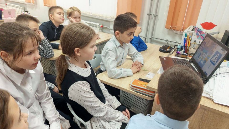 17 октября 2025 года в МБОУ Любучанской СОШ (здание Столбовая) м.о. Чехов был проведен «Единый день безопасности дорожного движения»