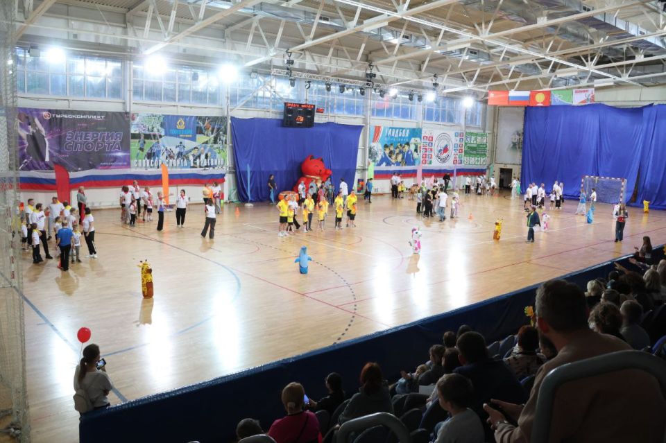 "Семейка ЗОЖ" в Протвино!. Сегодня в рамках городской акции за здоровый образ жизни прошли весёлые семейные старты, посвящённые Дню отца!