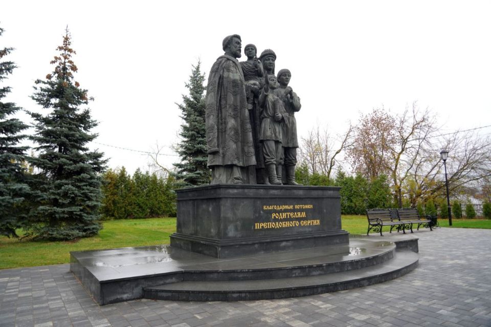 Продолжаем приводить в порядок памятники в центре Сергиева Посада