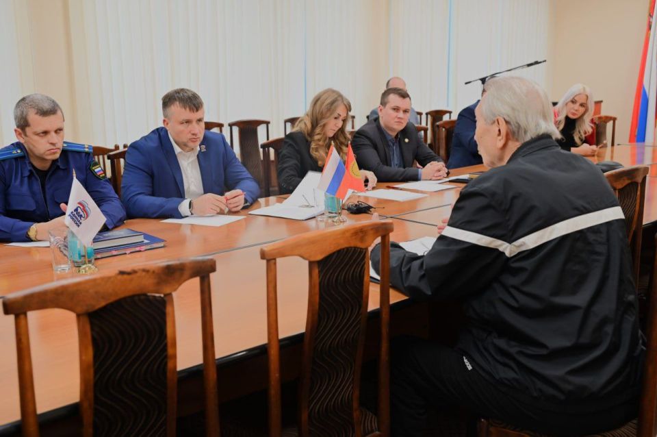 Как секретарь местного отделения партии «Единая Россия» провел личный прием граждан