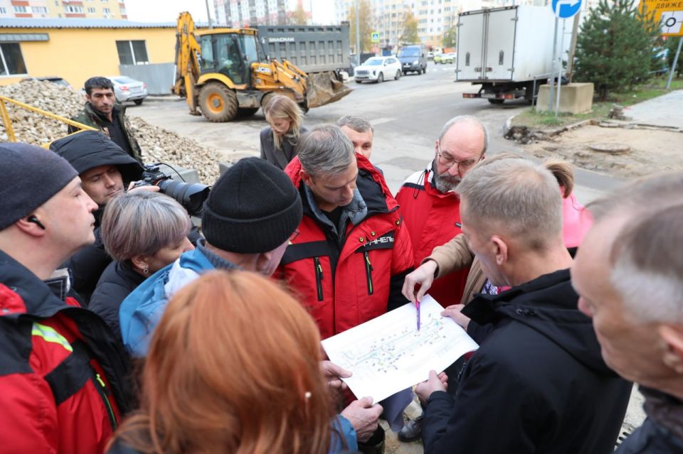 По моему поручению представители администрации выехали сегодня на ул. Молодёжную, где ГК «Гранель» ведёт работы по расширению дороги