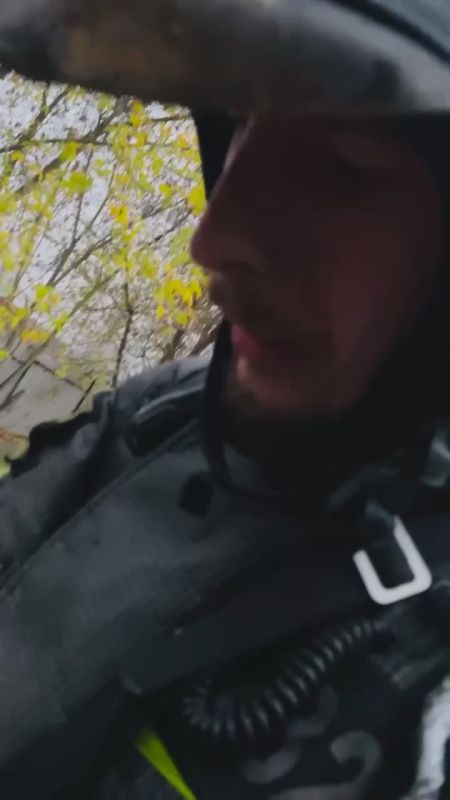 Ничего особенного — просто подмосковные пожарные откачивают голубей при помощи кислородной маски