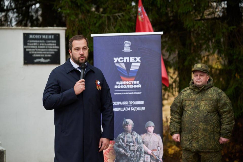 Активисты МБОУ СОШ №8 чтят память павших героев!