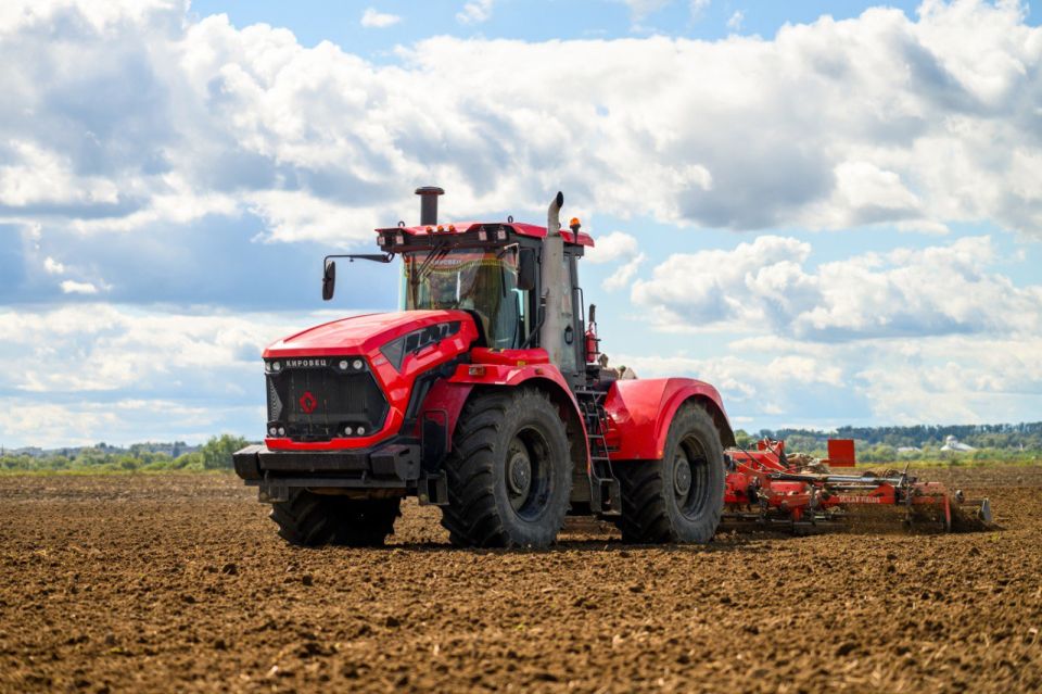 Почти на 2,5 тыс. единиц увеличился парк сельхозтехники Подмосковья за 3 года