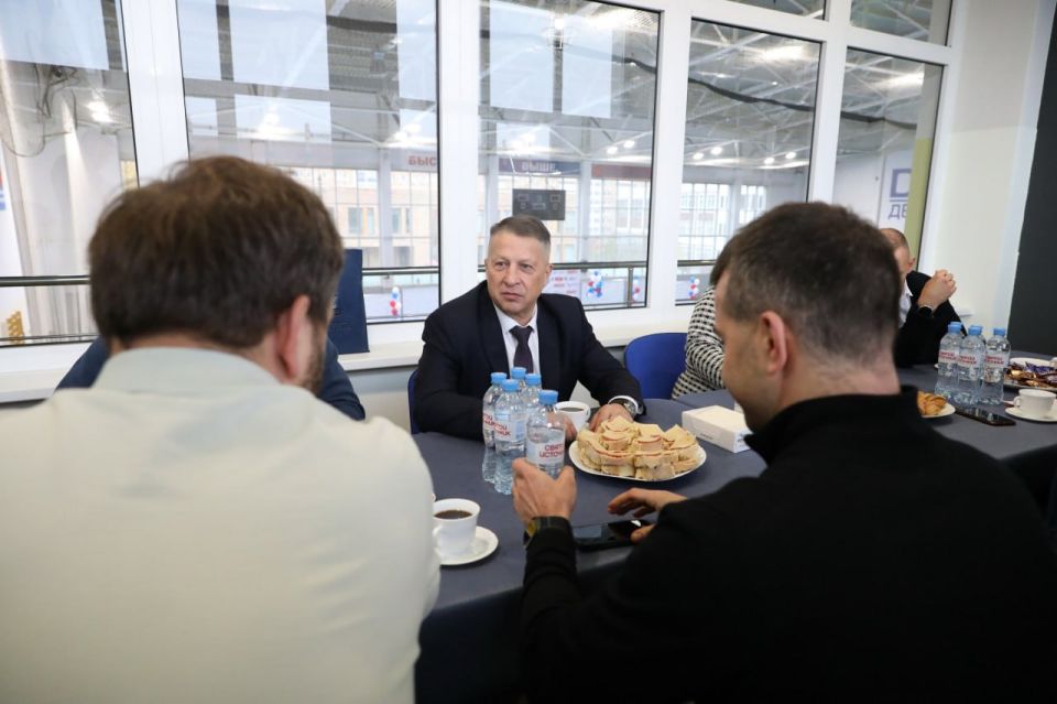 Сегодня вместе с представителями руководства Федерации регби России обсудили возможность проведения в Долгопрудном всероссийских соревнований по Регби-7