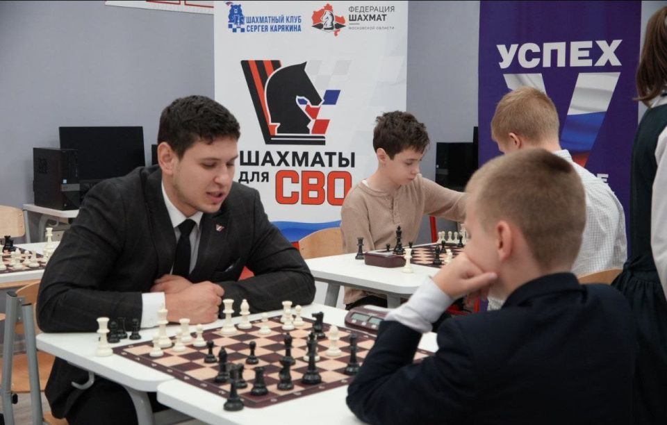 В Дашковской школе открыли шахматный клуб им. российского гроссмейстера Сергея Карякина и дали старт проекту «Шахматы для СВОих»
