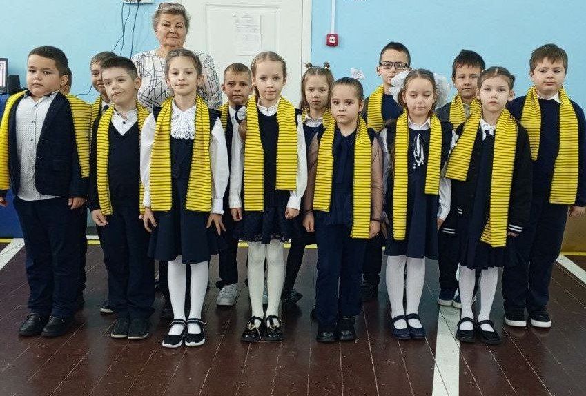 Новая учебная неделя началась с торжественных линеек в МБОУ СОШ №8!