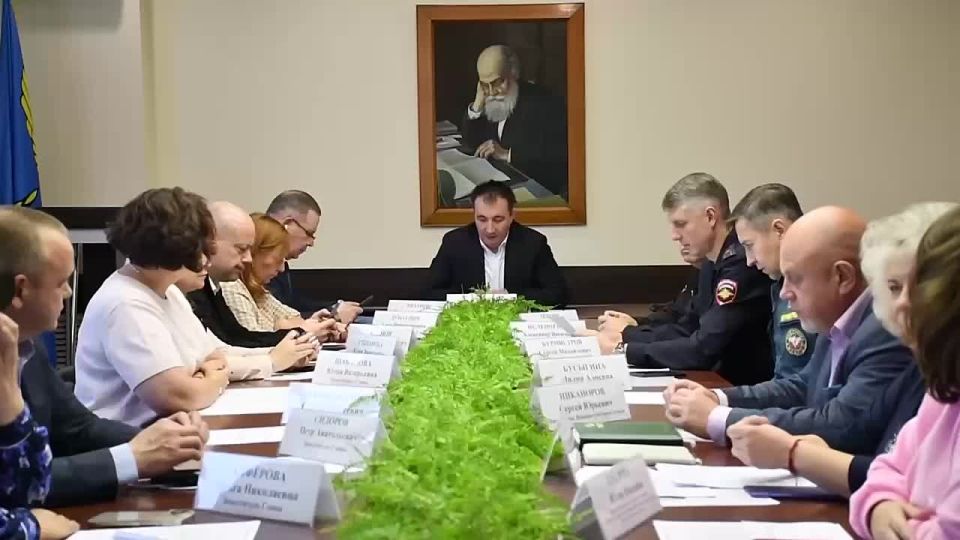 Провел городское оперативное совещание