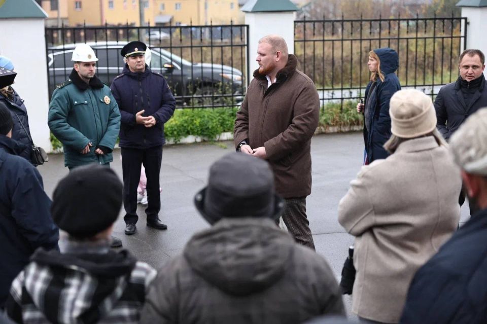 Друзья, добрый вечер!. Как и обещал, провёл повторную выездную встречу с жителями деревень Бородино и Ховрино по вопросу строительства логистического центра