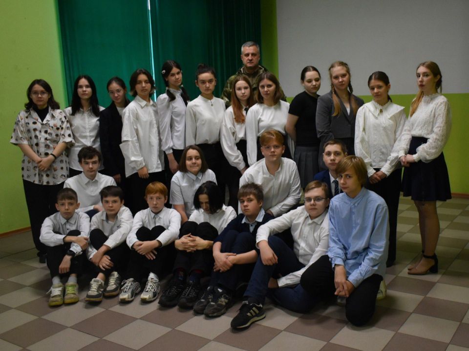 Летят в бессмертье журавли: школьники почтили память героев в День белых журавлей