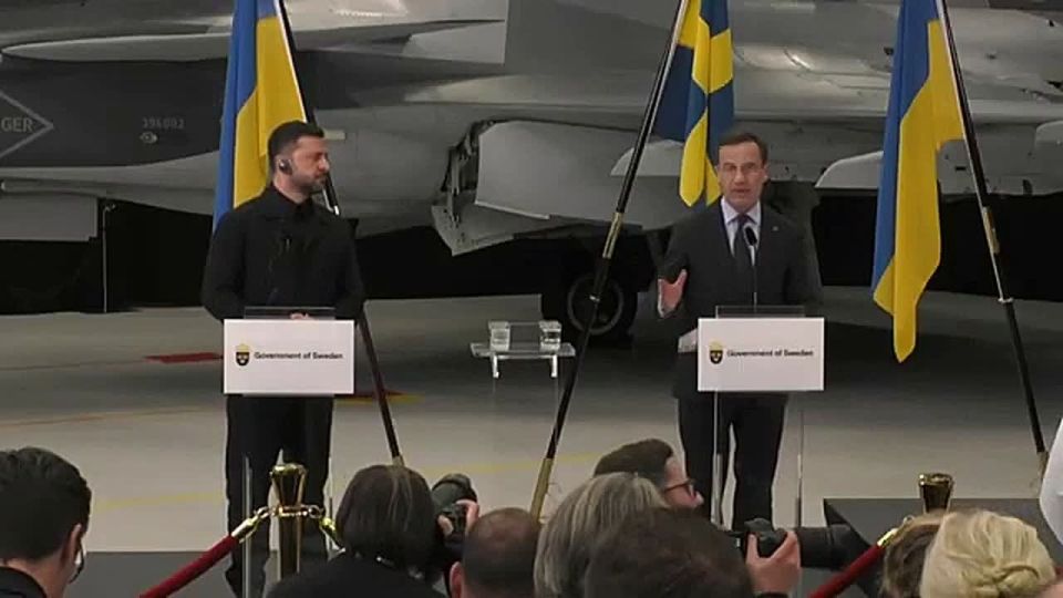 Швеция и Украина подписали письмо о намерениях, открывающее путь к продаже шведских истребителей Gripen E Киеву, речь идет о 100-150 самолетах, заявил премьер-министр королевства Ульф Кристерссон на совместной...