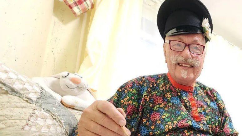 Дедушка из Егорьевска нарисовал и раздал более 350 тысяч котов для настроения