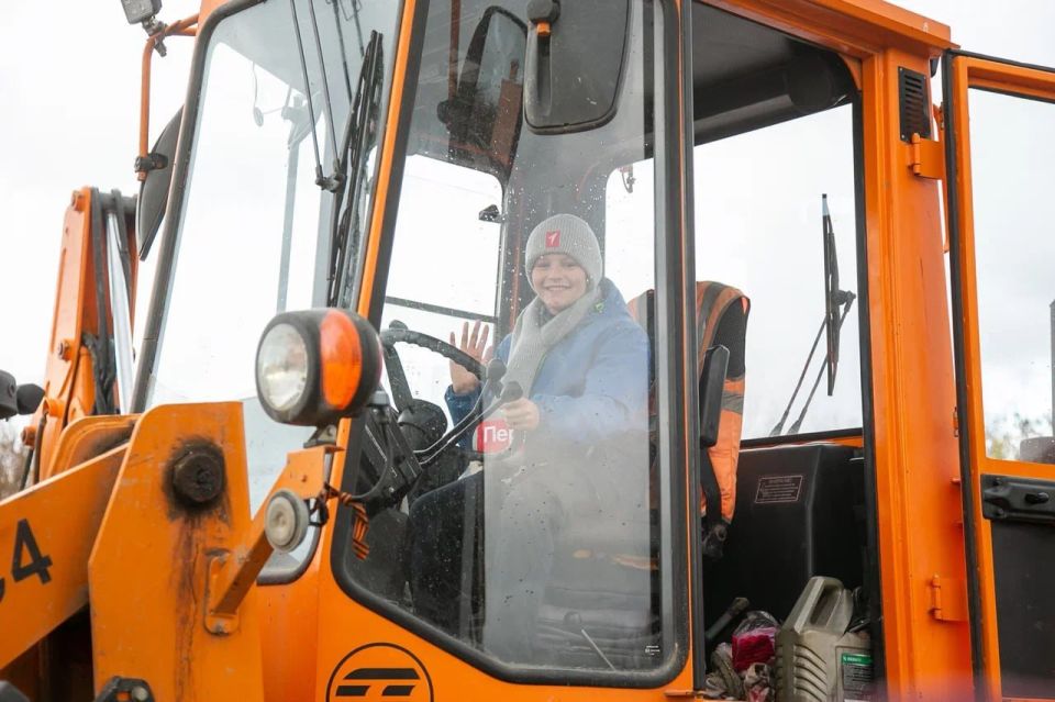 Коломна присоединилась к областной акции «Первые за чистое Подмосковье»: активисты молодежного движения из седьмых и восьмых классов Радужненской средней школы познакомились с работой муниципального предприятия...