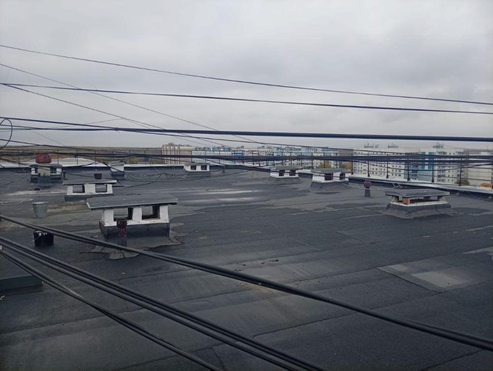 Хочу поделиться с вами хорошей новостью из г. Чехов. К нам в приемную обратилась жительница дома на ул. Полиграфистов, 11Б, которая долгое время страдала от проблем с протекающей крышей