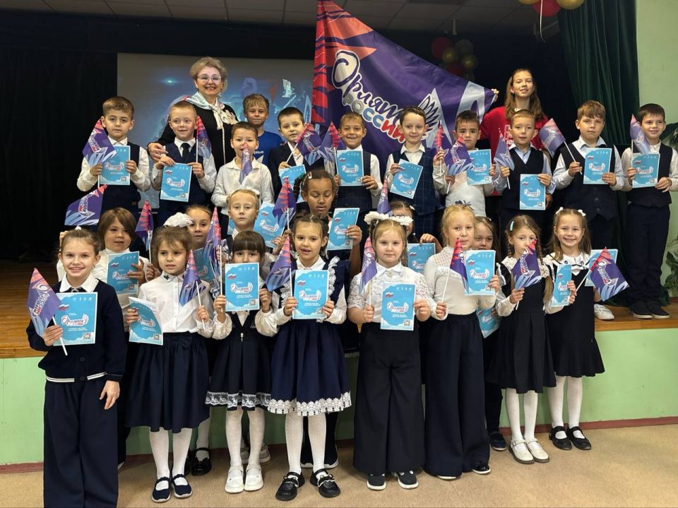 В МБОУ гимназии №2 (здание 2, п. Васькино) состоялось важное и торжественное событие — посвящение во Всероссийскую программу «Орлята России»! Этот день надолго останется в памяти наших маленьких учеников