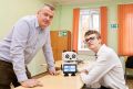 1 Подмосковный школьник создал робота для изучения языка жестов