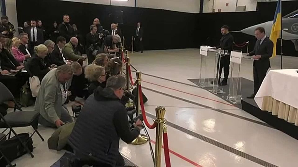 Швеция и Украина подписали письмо о намерениях, открывающее путь к продаже шведских истребителей Gripen E Киеву, речь идет о 100-150 самолетах, заявил премьер-министр королевства Ульф Кристерссон на совместной...